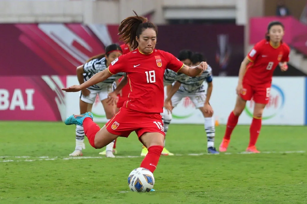 东亚杯-姚伟传射邵子钦破门中国女足2-2遭韩国绝平(军中老虎梁光烈)